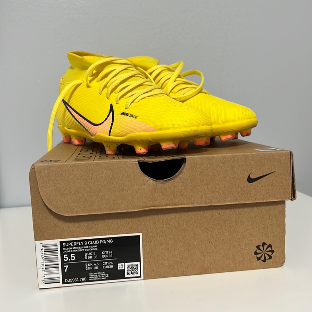 Like-new Nike Superfly Womens Cleats